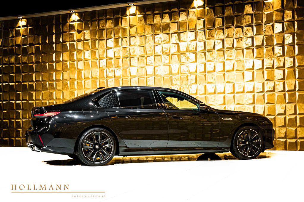 BMW M760e xDrive +SKY LOUNGE+M SPORT BRAKE SYSTEM+