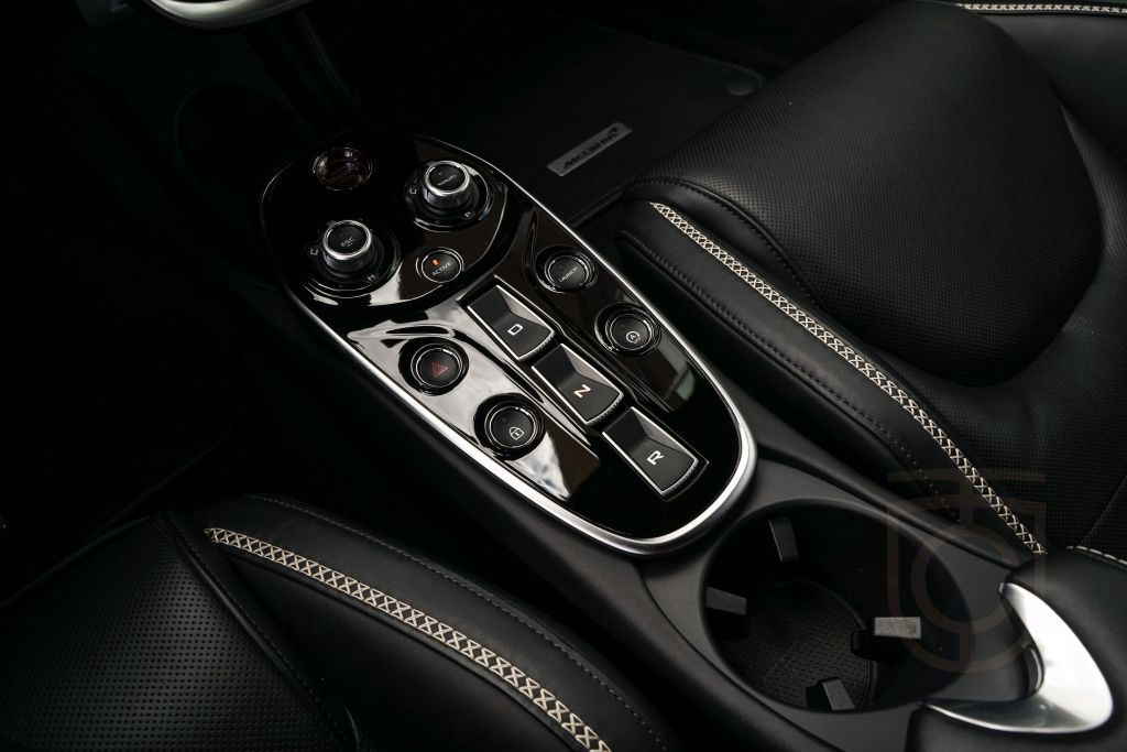McLaren GT Exterior Elite Paint - Plateaux