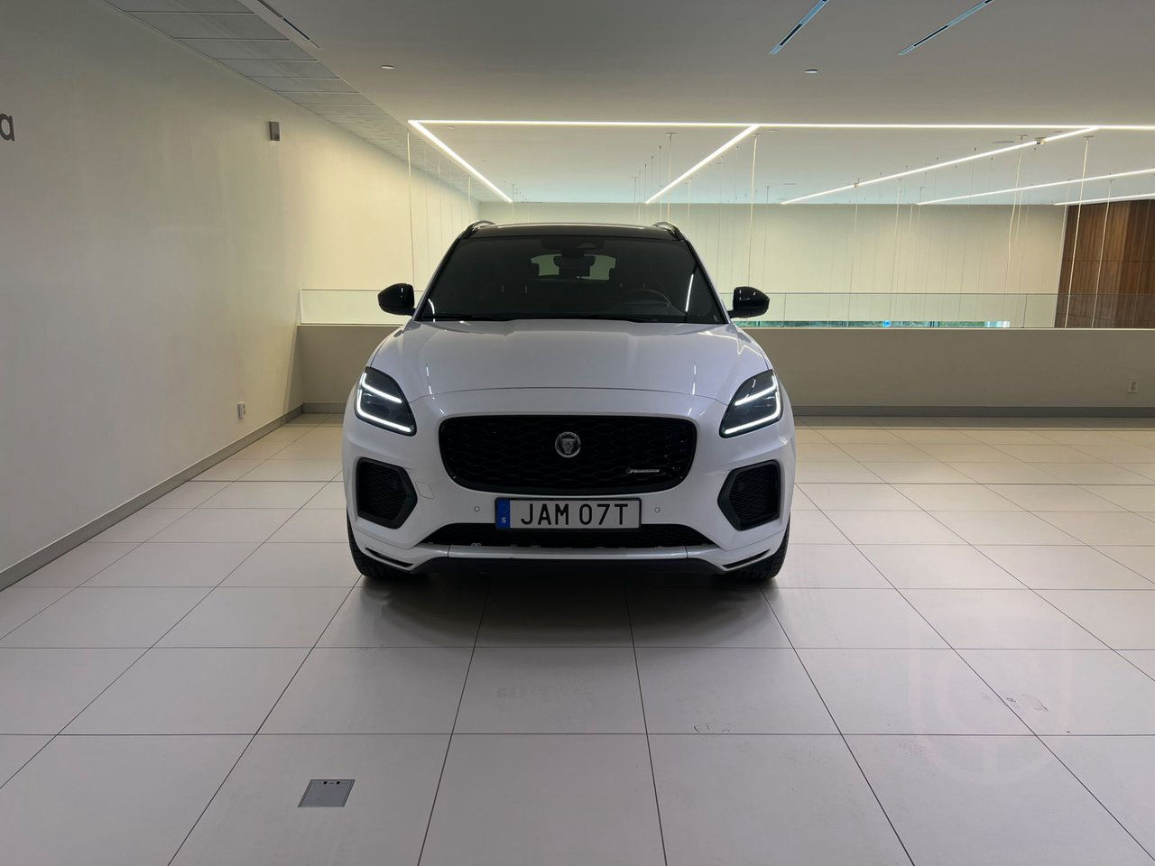 Jaguar E-Pace P300e PHEV R-Dynamic