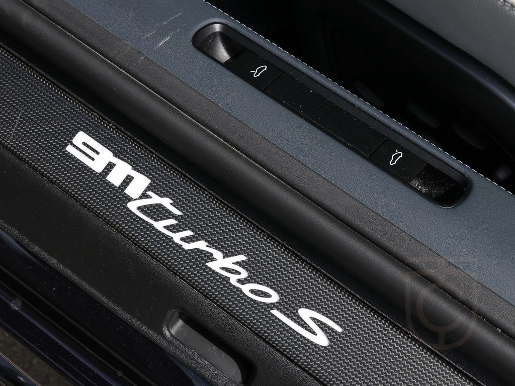 Porsche 992 911 Turbo S Cabrio Leder-crema Burmester