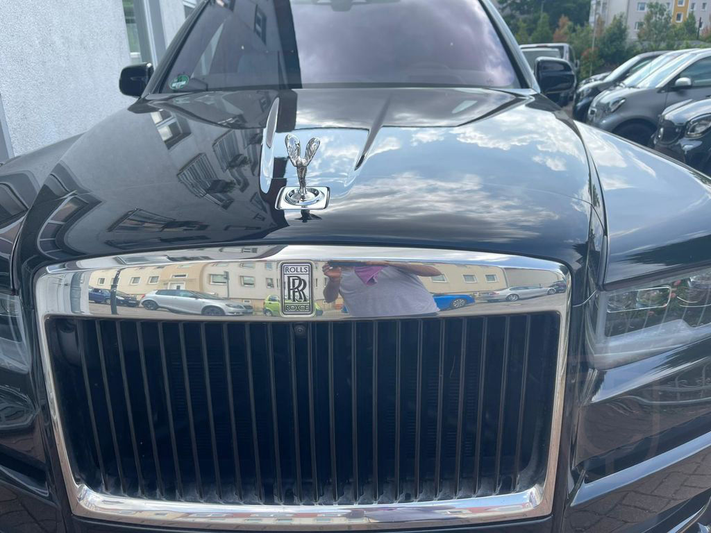 Rolls-Royce Cullinan Bespoke HUD TV