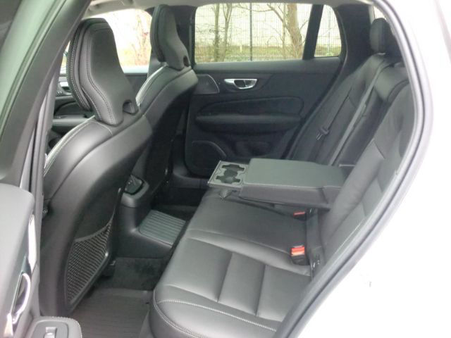 Volvo V60 T6 AWD Ultra Dark*Business-Paket*360Grad*B+W