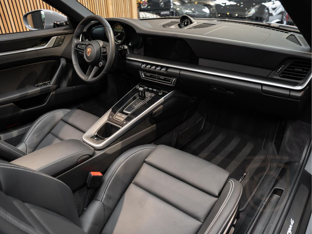 Porsche 992 992 Targa 4 Lift Carbon Bose 911 3.0 Targa 4
