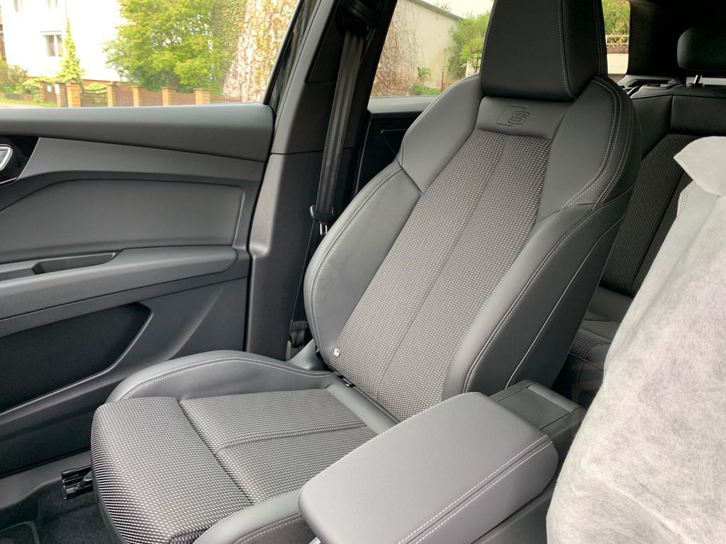 Audi Q4 40 e-tron 3x S-Line 21" PANO SONOS AHKvorbe