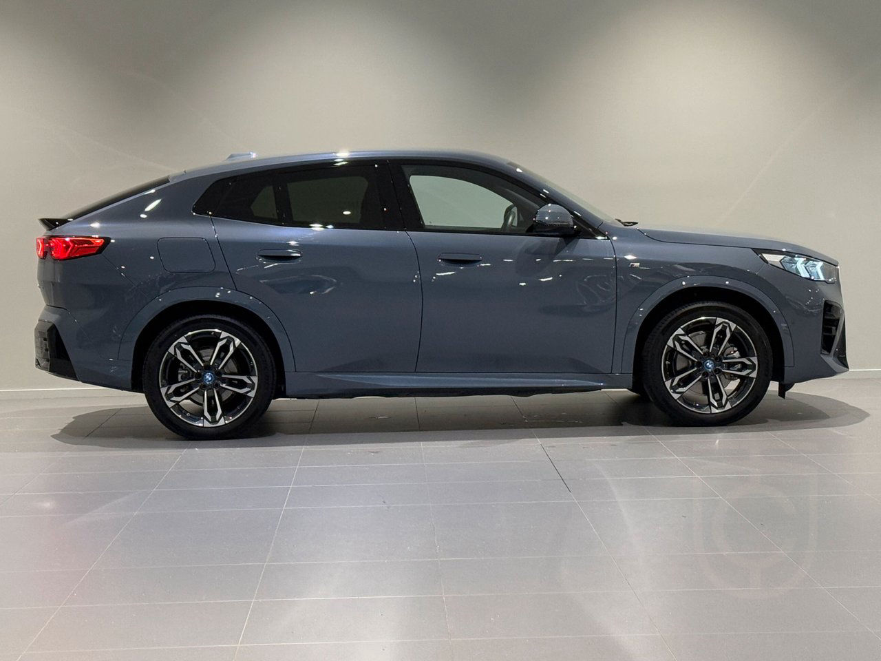 BMW iX2 xDrive30 M Sport