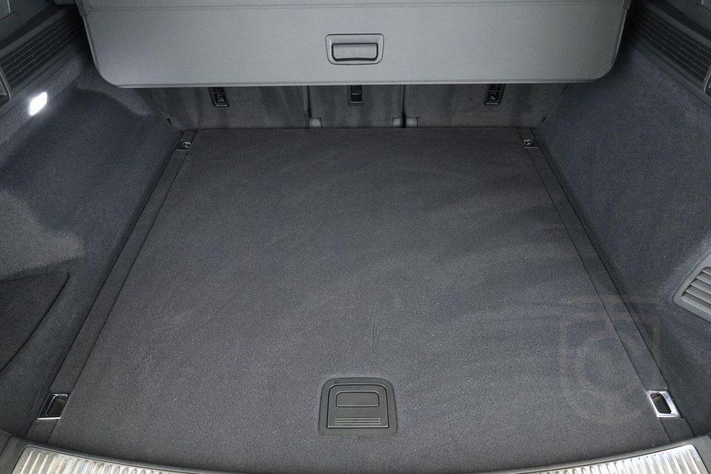 Volkswagen Touareg 3.0 TDI 4M R-Line Leder Pano DCC 22" AHK