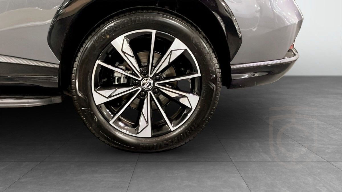 MG HS LUXURY PLUG-IN HYBRID