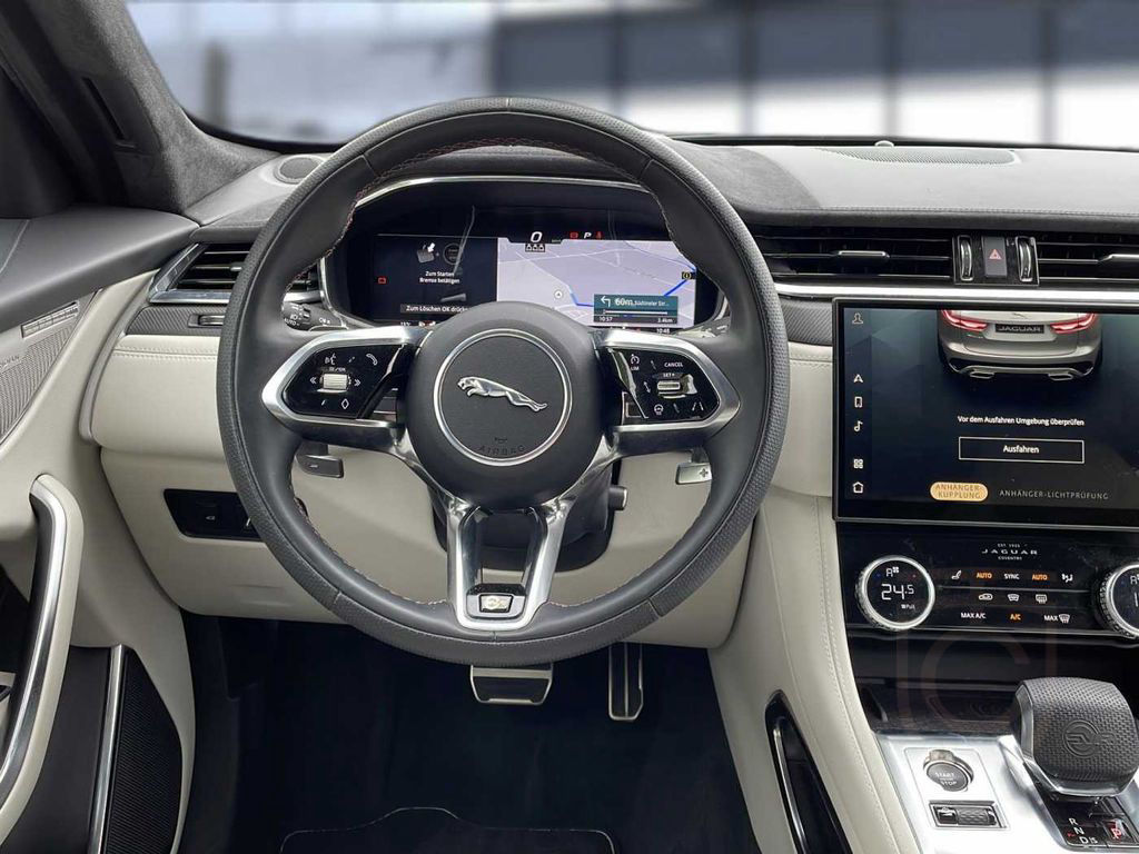 Jaguar F-Pace P550 AWD SVR