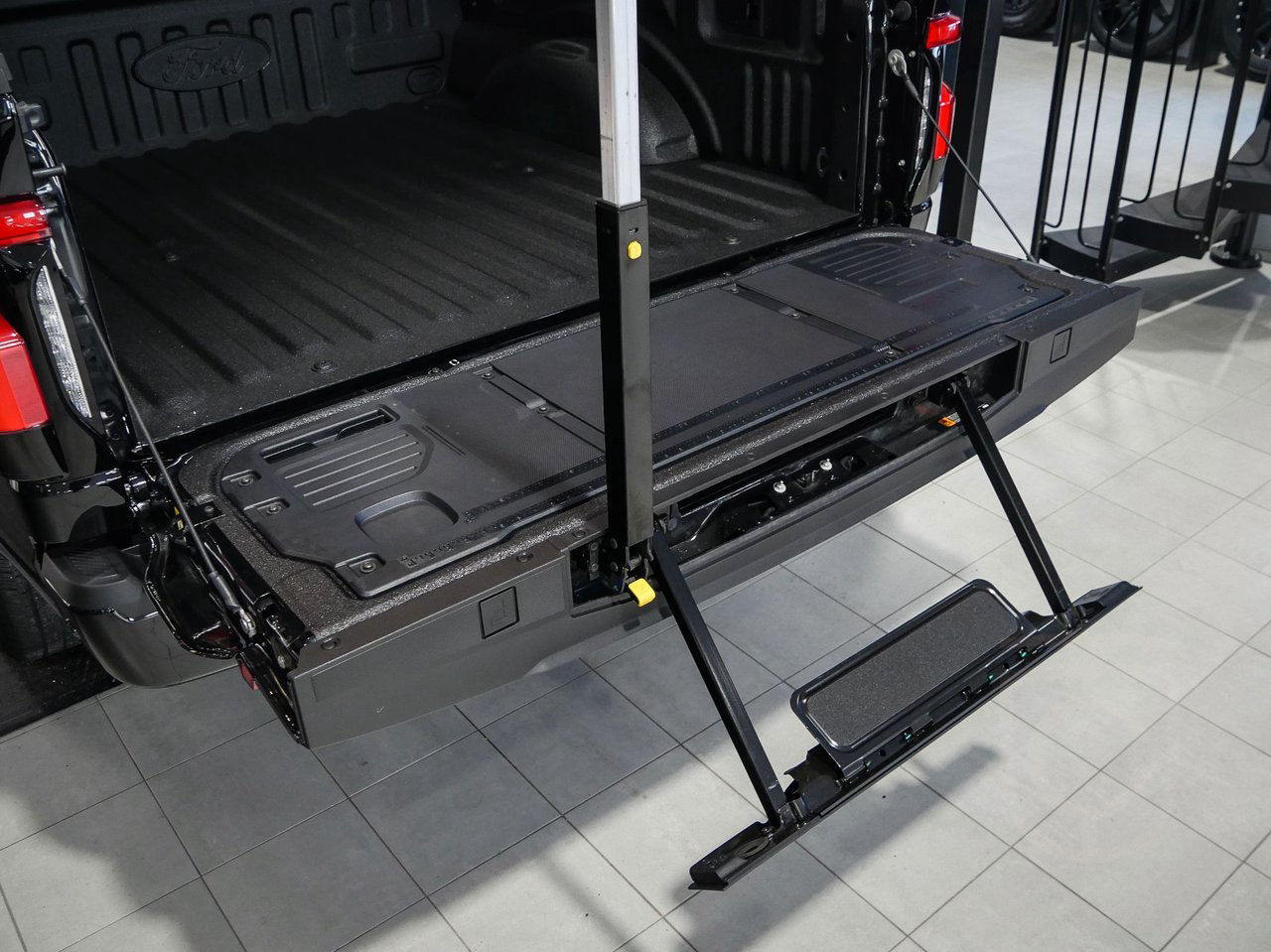 Ford F-150  F150 Lightning Lariat Extended Range