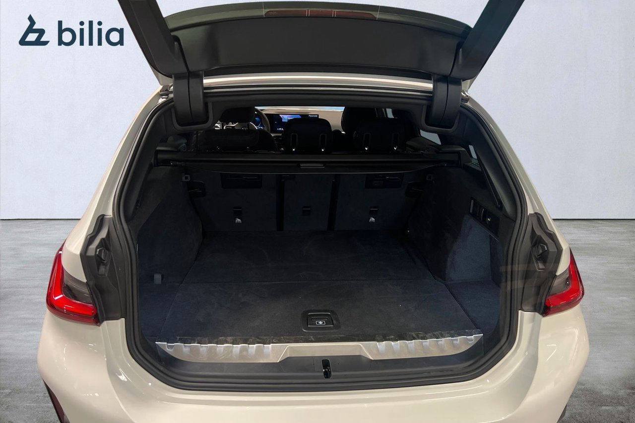 BMW 330e xDrive Touring