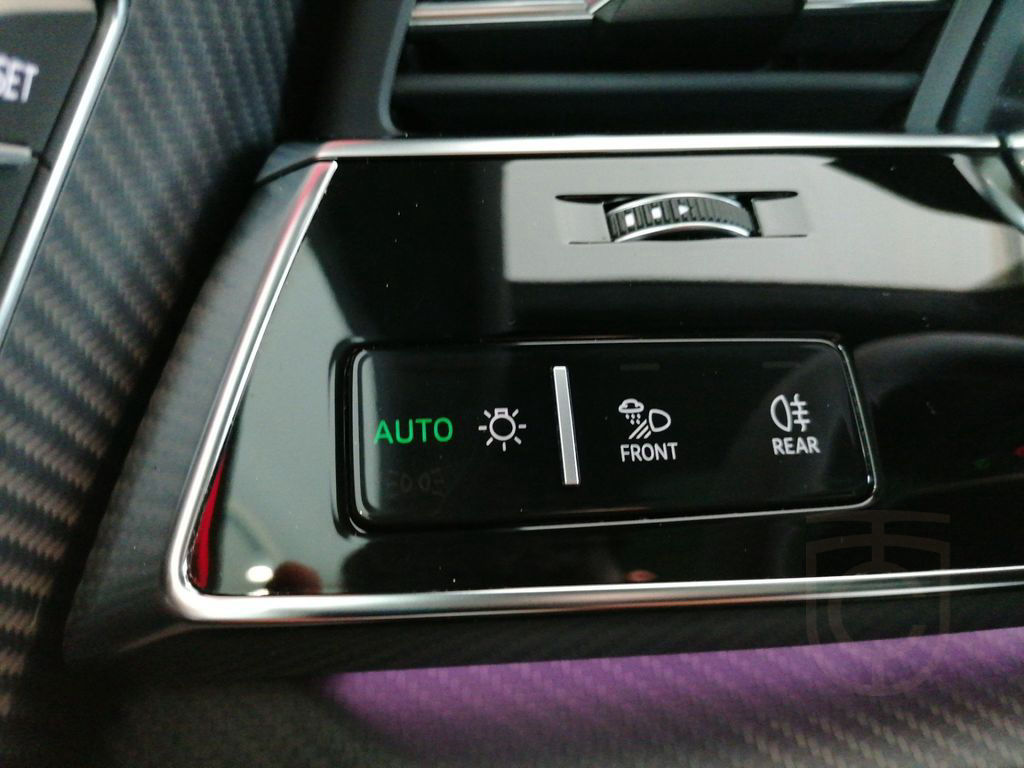 Audi RS Q8 600PS QUATTRO AHK.PANO.STANDHZG.B&O.360°KA