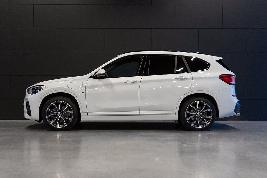BMW X1 xDrive 25e M-Sport / Connected / Läder / Drag/ 19 tum