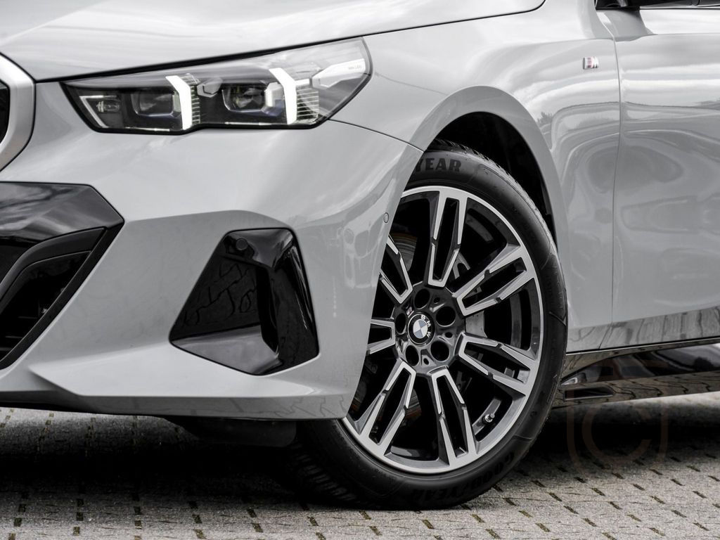 BMW 540d xDrive M SPORT+B&W+HuD+AHK+PANO+DA PROF+360