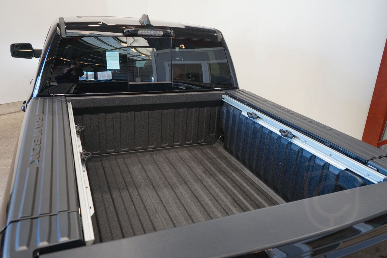 Dodge RAM 1500 Limited Night Rambox Hurricane
