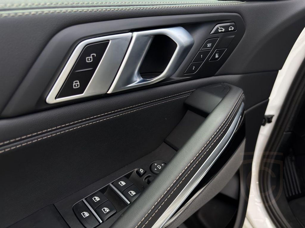 BMW X6 xDrive40d | M-SPORT | AHK | Harman | PANO |