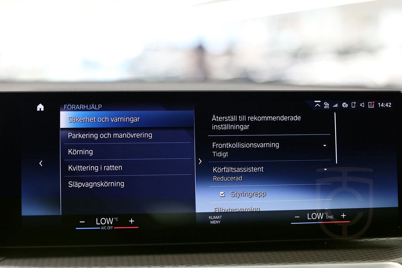BMW 330e xDrive Touring M Sport Individual Shadow Line