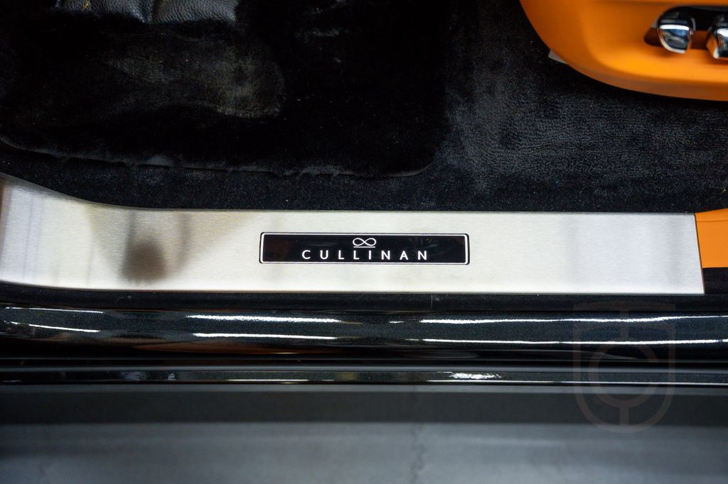 Rolls-Royce Cullinan Black Badge 4Seats Starlight 2025 FULL