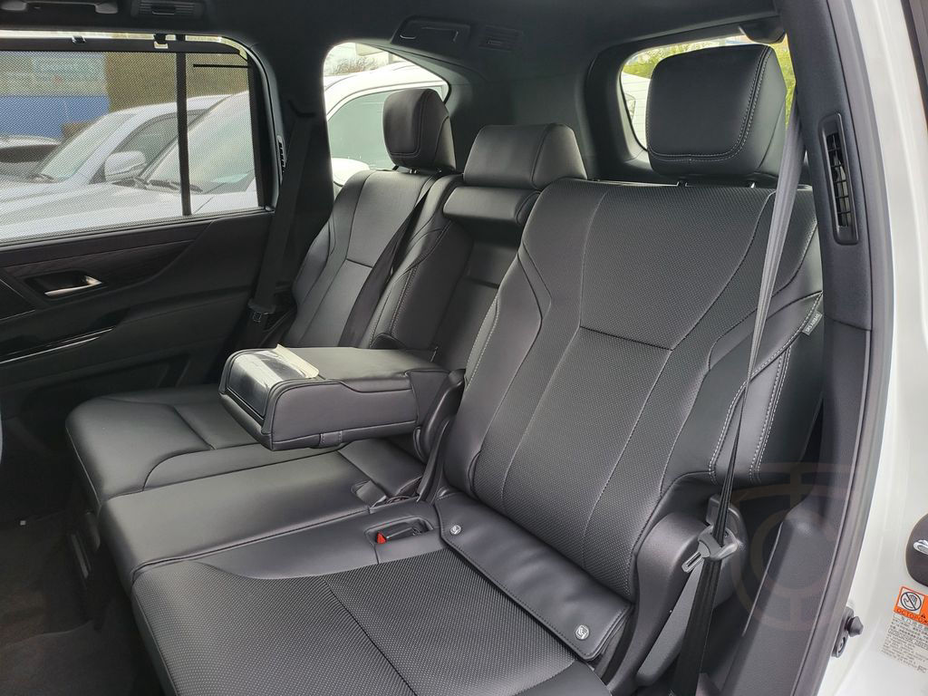 Lexus LX500+2025+FULL+RearTVs+12unitsBERLIN+EUvers&reg