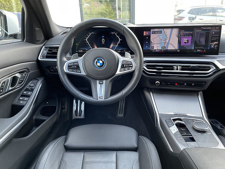 BMW 330e xDrive Limousine