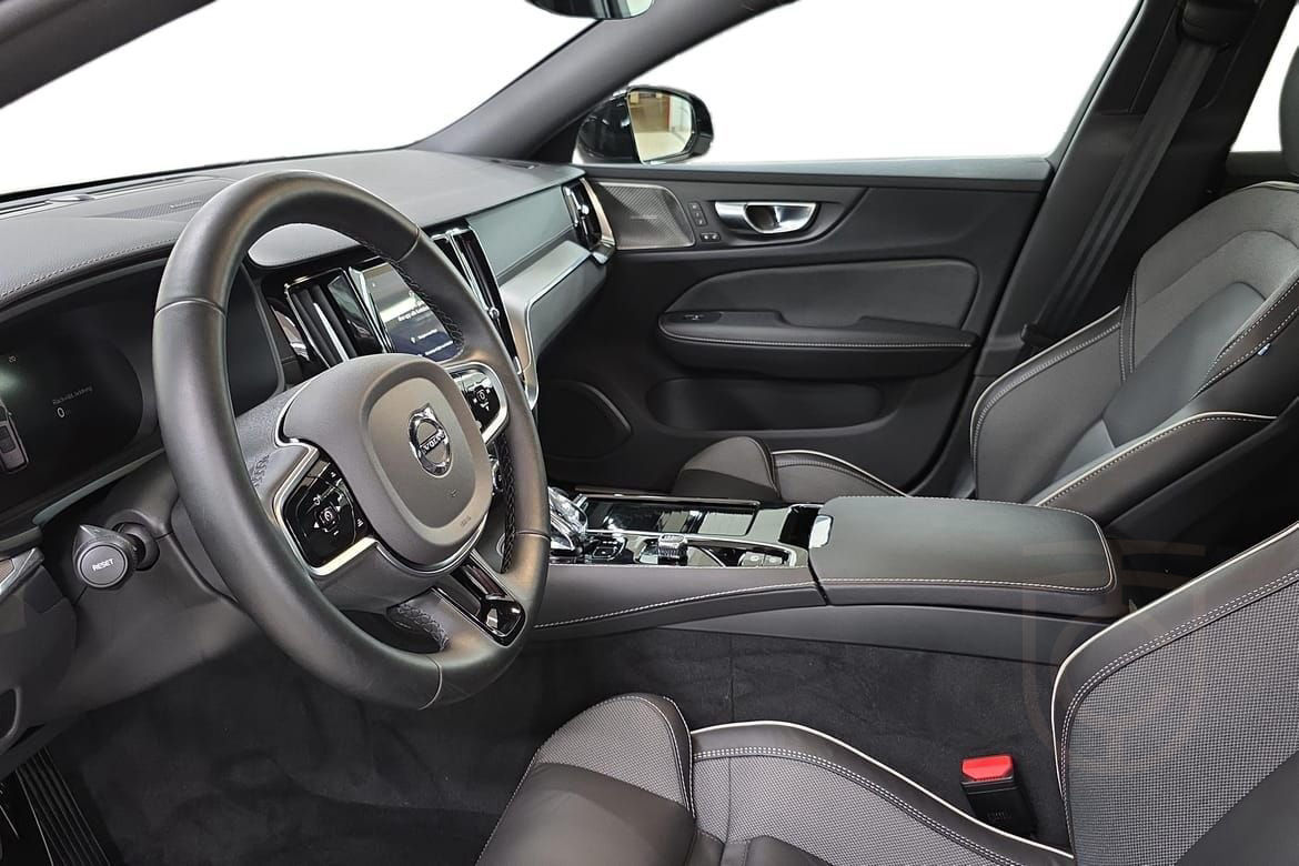 Volvo V60 T8 Ultra Dark