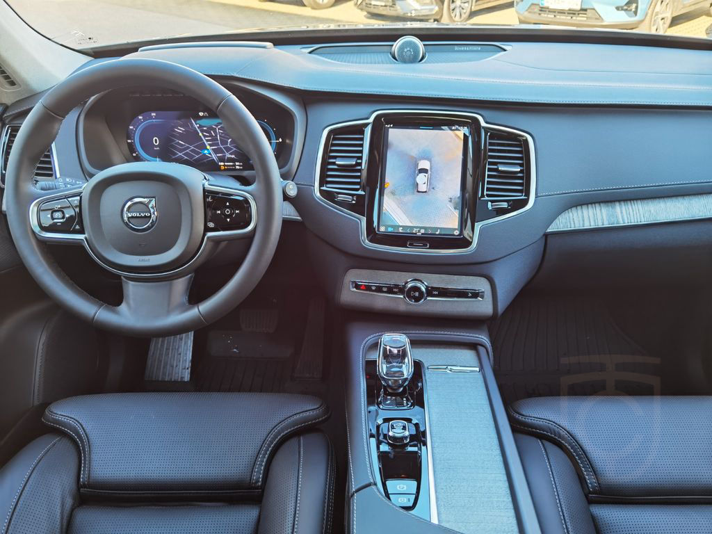 Volvo XC 90 Ultimate Dark Recharge Plug-In Hybrid AWD