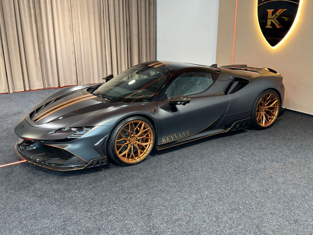 Ferrari SF90 SPIDER LIFT/CARBON/TAILORMADE/KEYVANY!