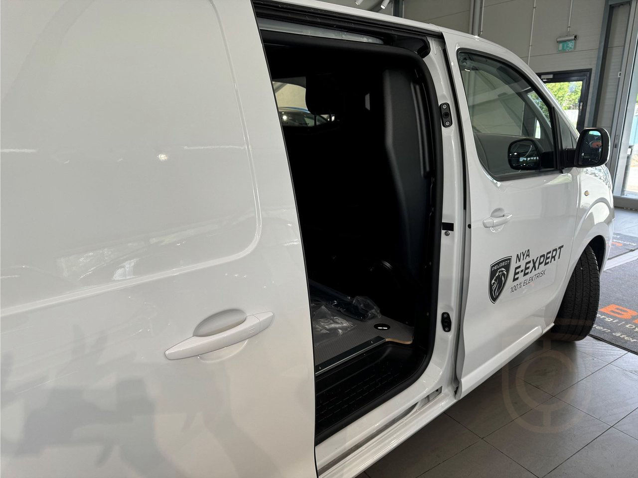 Peugeot e-Expert Plus Electric