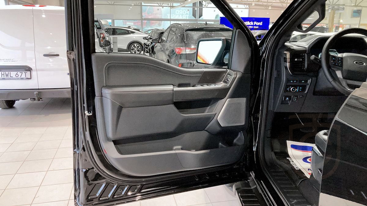 Ford F-150 Black Edition 5.0L