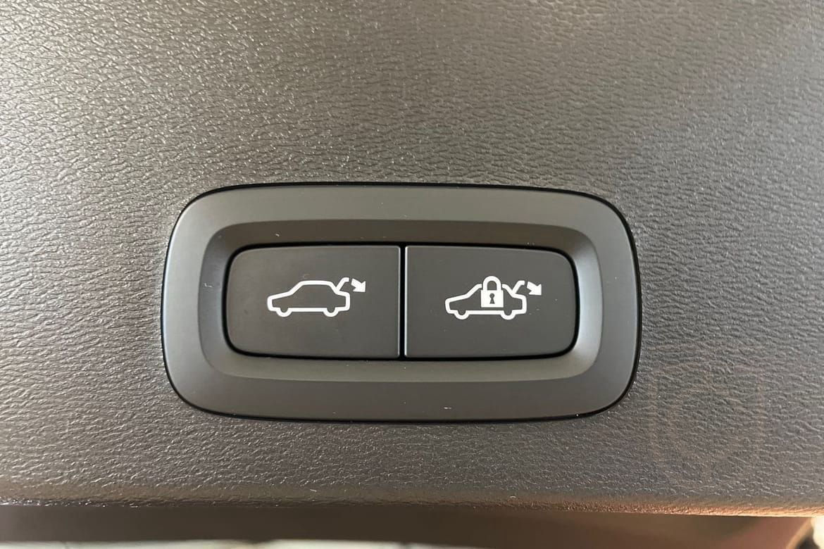 Volvo XC40 B4 FWD Bensin Plus Dark