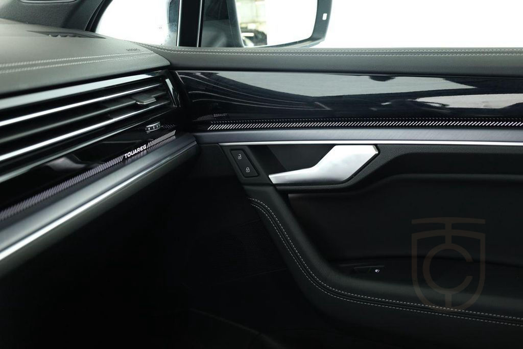 Volkswagen Touareg 3.0 TDI 4M R-Line Leder Pano DCC 22" AHK