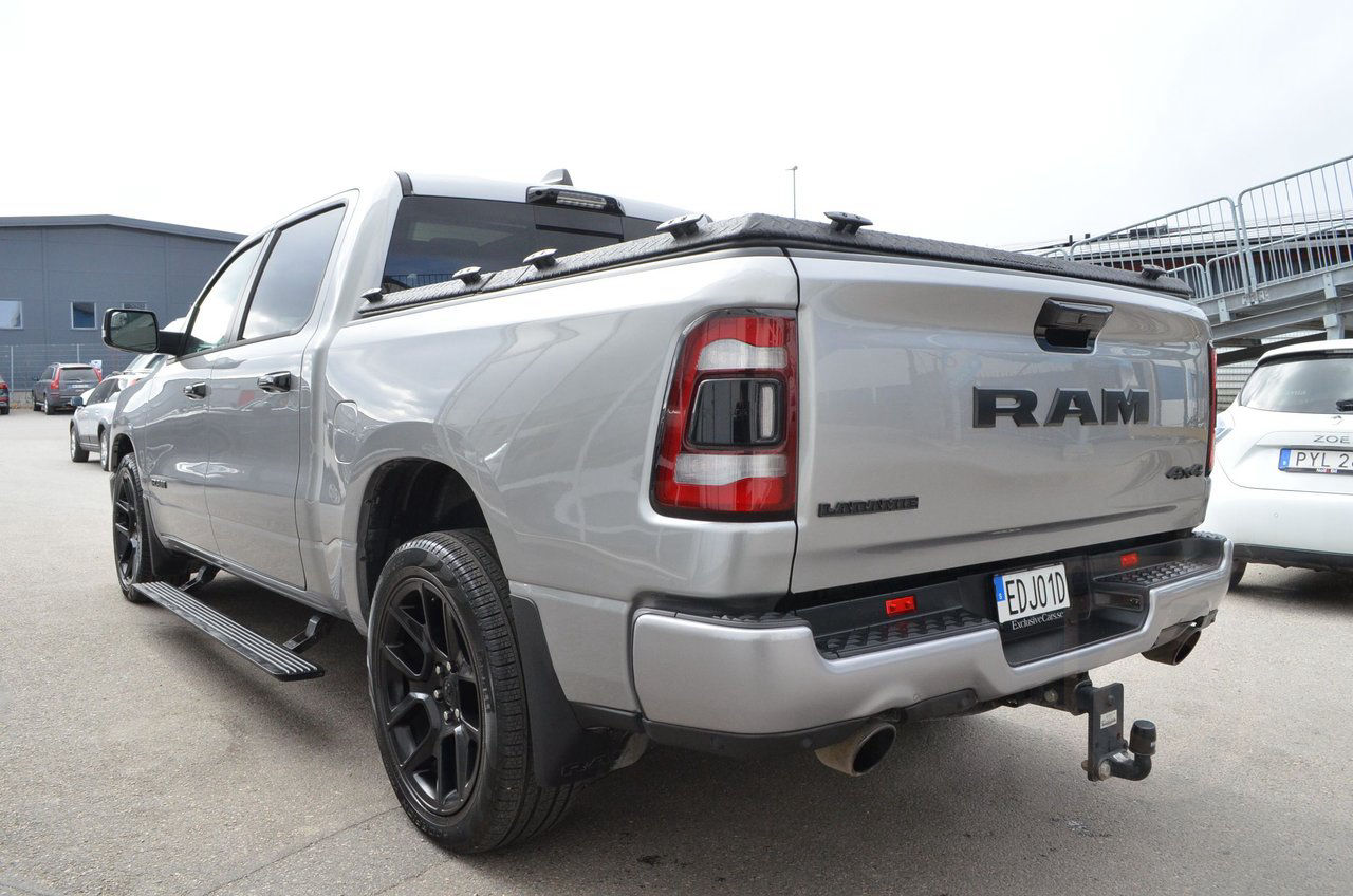 Dodge RAM 5.7 V8 HEMI AWD Laramie Black