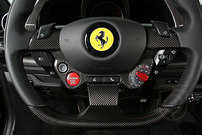 Ferrari F8 Spider Carbon Liftsystem BeifahrerDisplay