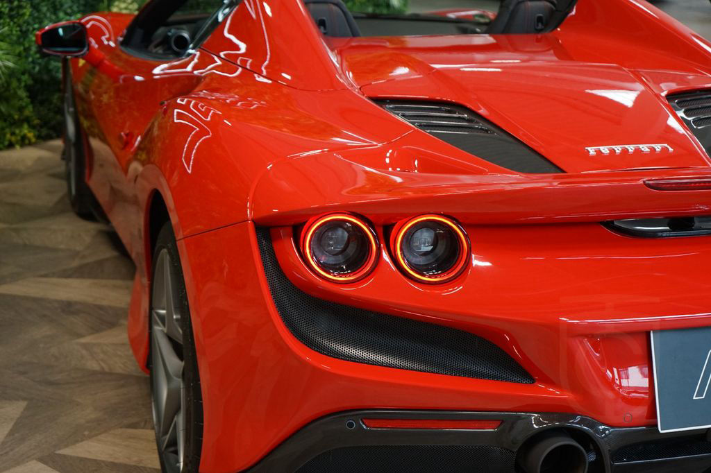 Ferrari F8*SPIDER*LIFT*CARBON*WARRANTY*295.372€ NETTO