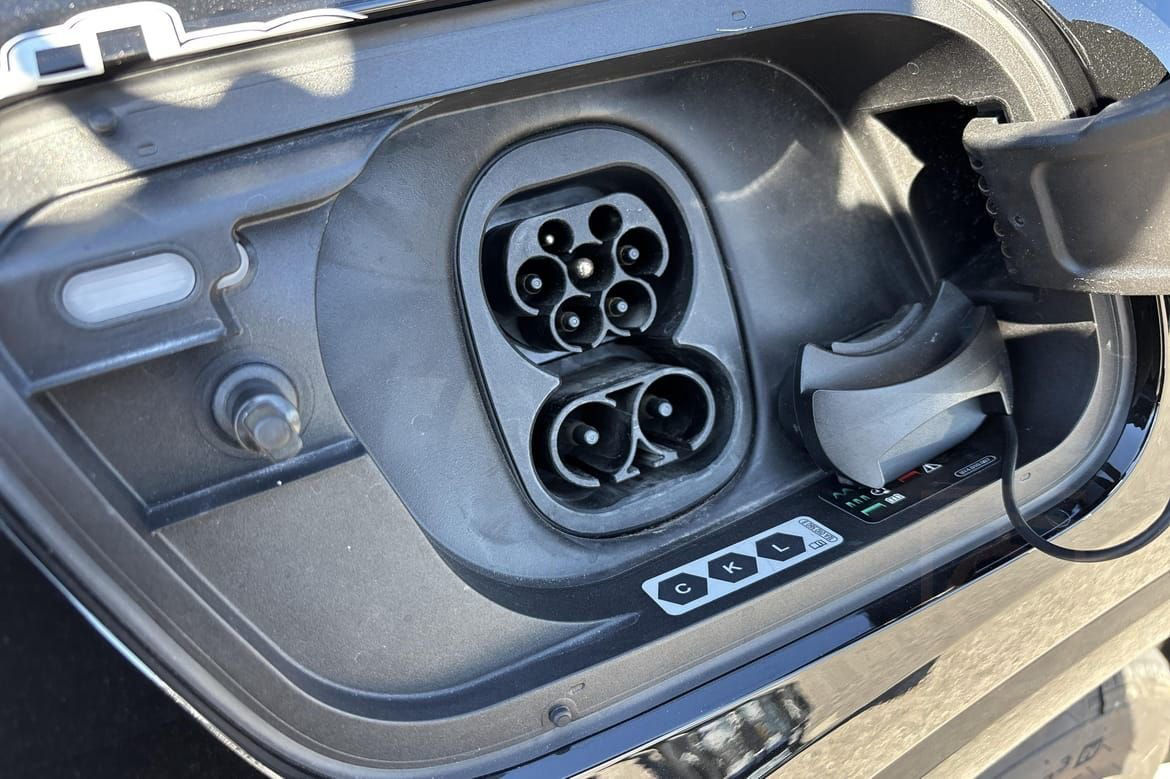 Audi Q4 45 e-tron quattro S-line Matrix