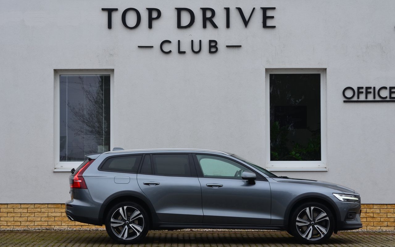 Volvo V60 CC B4 AWD Momentum