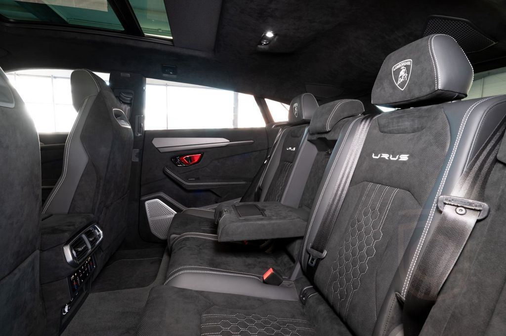 Lamborghini Urus Performante|FULL CARBON|AKRAPOVIC|B&O|VOLL