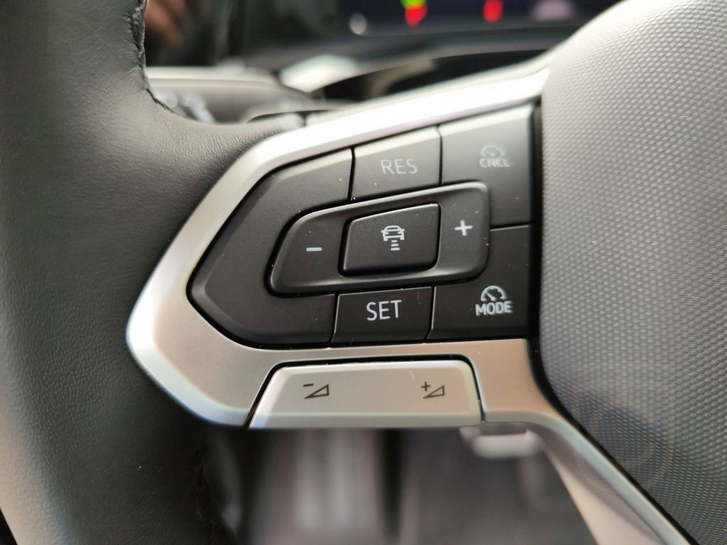 Volkswagen Multivan LÜ DSG Style Sthzg. Pano el.Sitze Navi