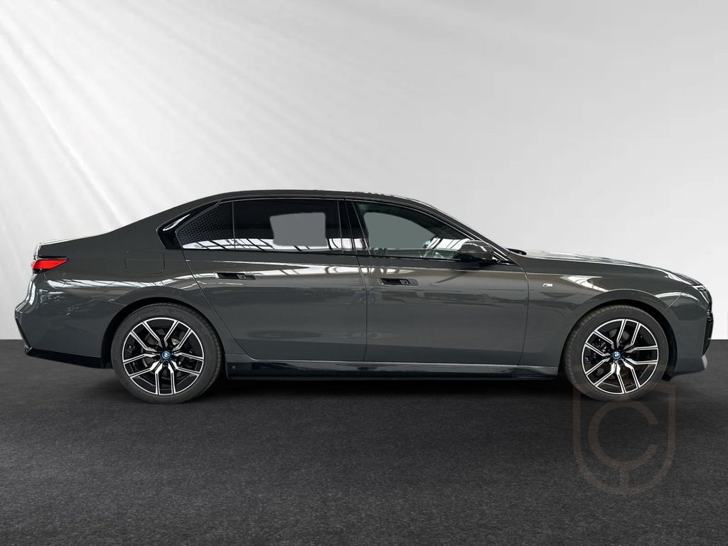BMW i7 xDrive60 M Sport Pro|SkyLounge|AHK|Massage