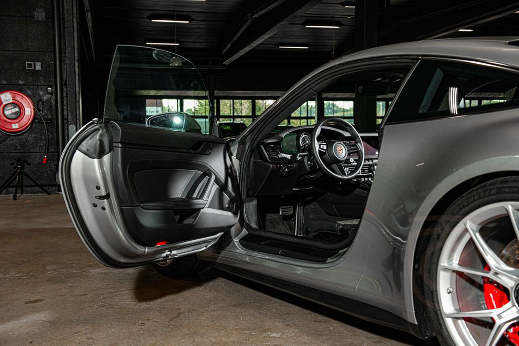 Porsche 992 GT3 Touring / 1520km / Houndstooth / VAT
