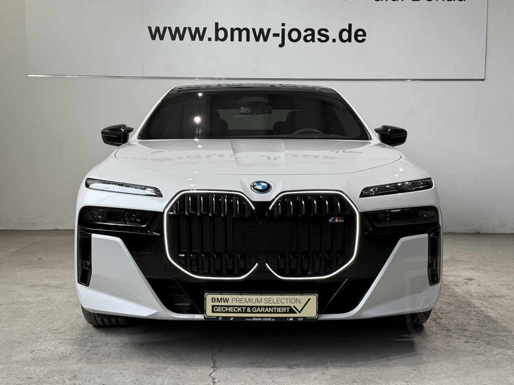 BMW M760e xDrive Lounge Seating Sky Lounge M Perform
