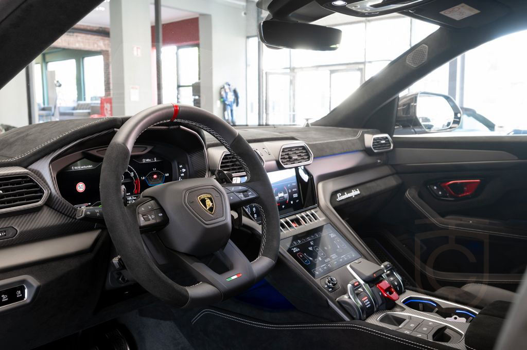 Lamborghini Urus Performante|FULL CARBON|AKRAPOVIC|B&O|VOLL