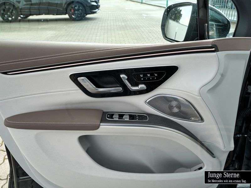 Mercedes-Benz EQS SUV
