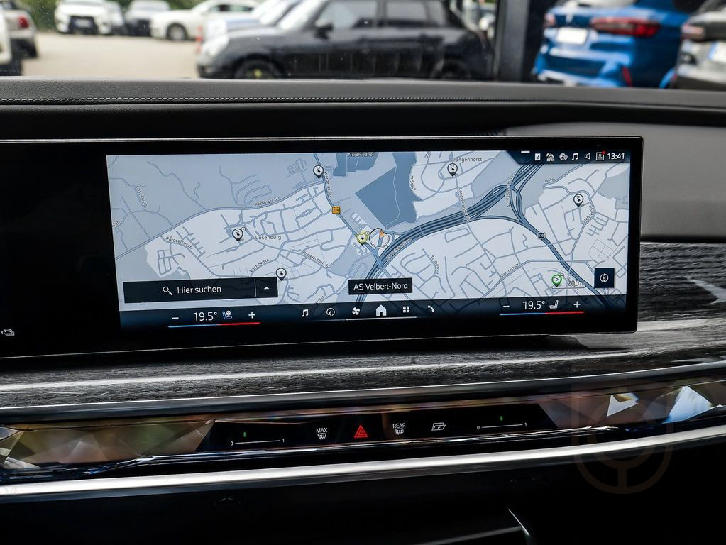 BMW 750e xDrive HUD PANO ACC 360°KAM RFK NAVI LED