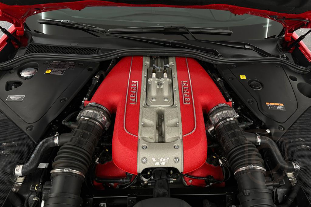 Ferrari 812 GTS / Rosso Corsa / Ferrari Approved