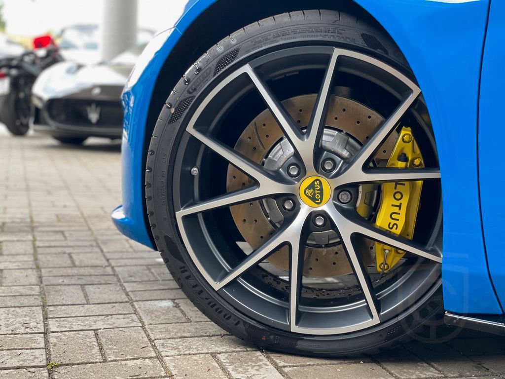 Lotus Emira V6 First Edition Vollausstattung Neuwagen
