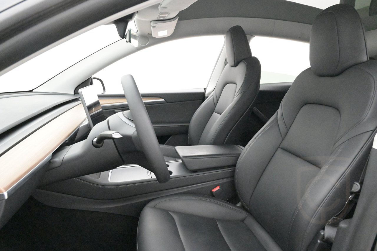 Tesla Model Y Performance AWD Autopilot Pano