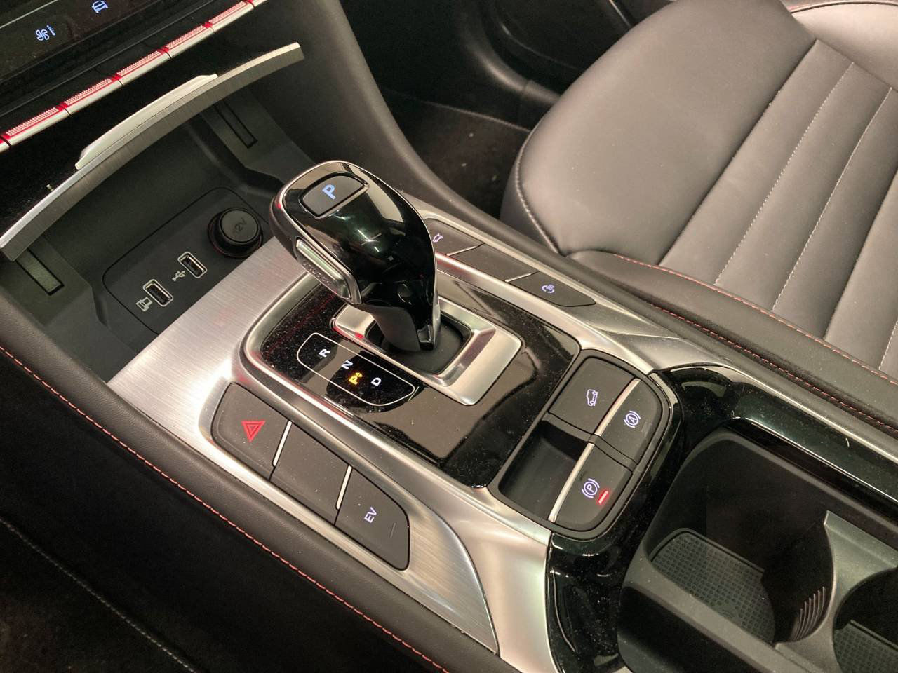 MG EHS Plug-In Hybrid Luxury Panorama