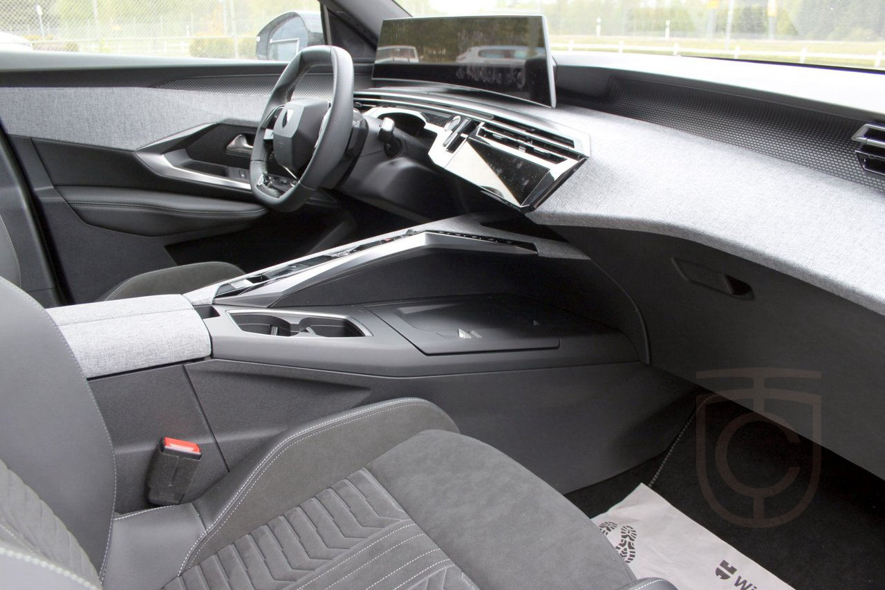 Peugeot 5008 GT HYBRID