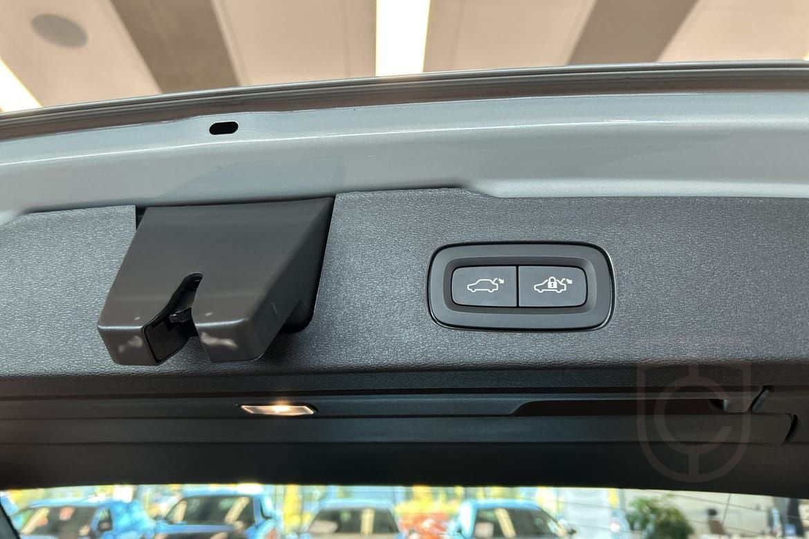 Volvo V60 Recharge T6 Ultimate Dark B