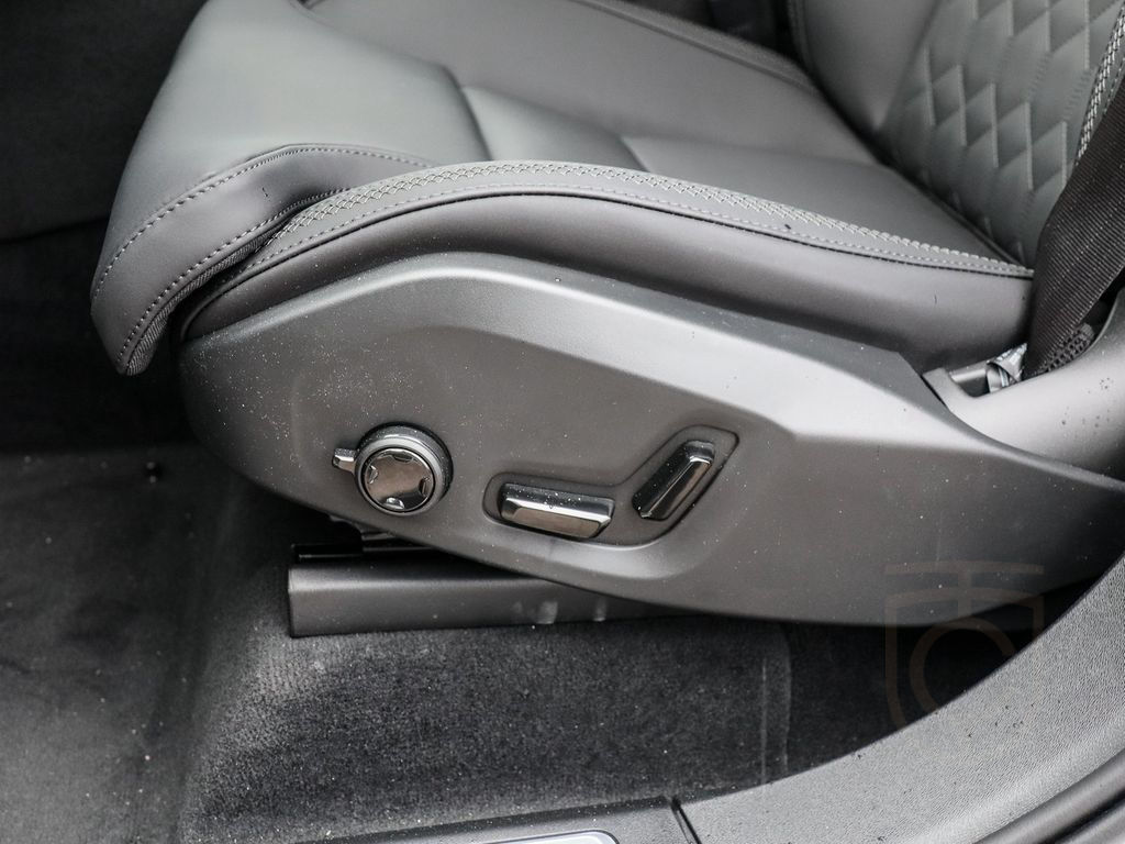 Volvo XC90 T8 AWD Ultra Dark Recharge Plug-In Hybrid